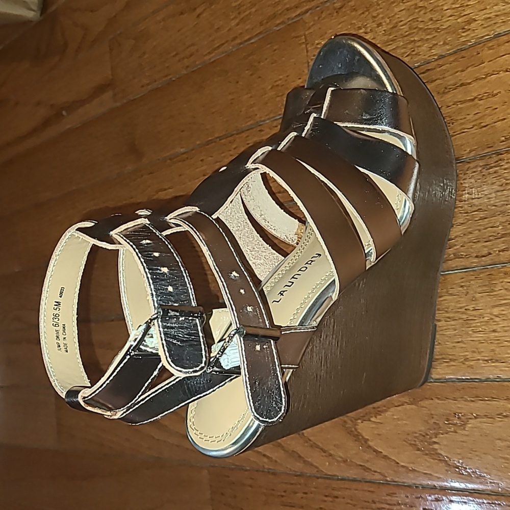 Chinese Laundry Metallic leather dark silver  platform sandals. Sz 6 Worn once.